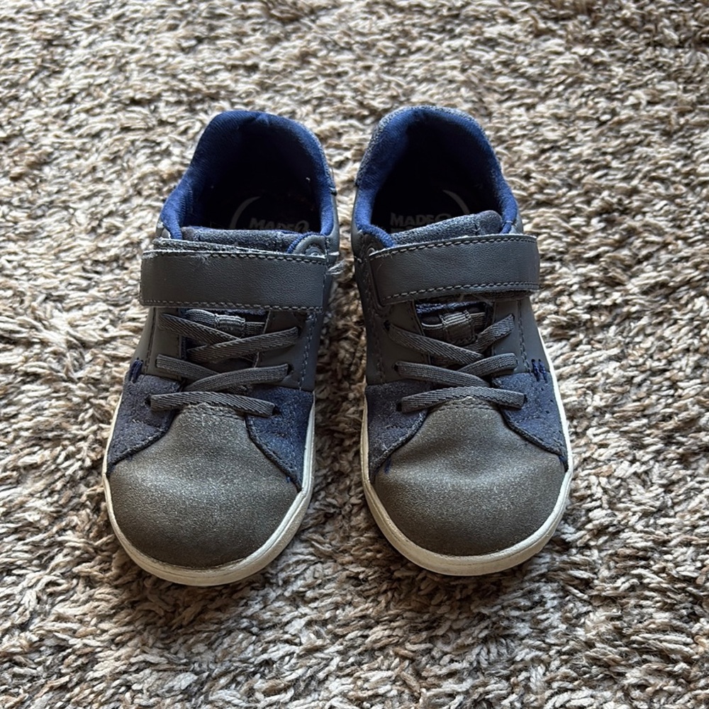 Toddler boys Stride Rite sneakers size 8